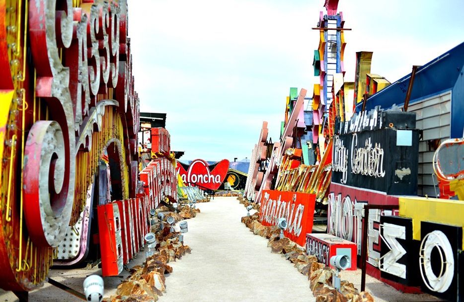 Поэтому  NEON MUSEUM!