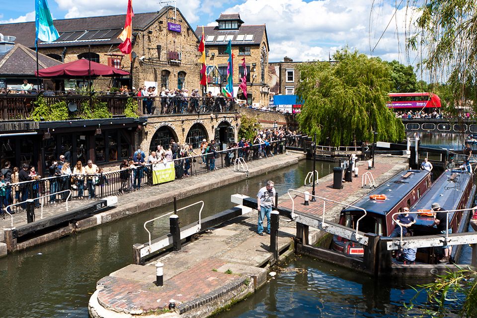 Откройте для себя альтернативный Лондон в Camden Town. (150 минут)